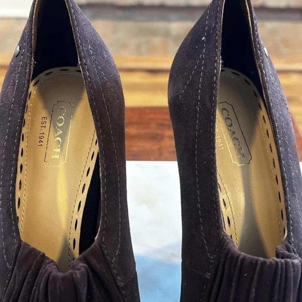 Coach Suede Heeled Pumps Women's 8.5 Brown Slip On Career Classic Gorp Core prep